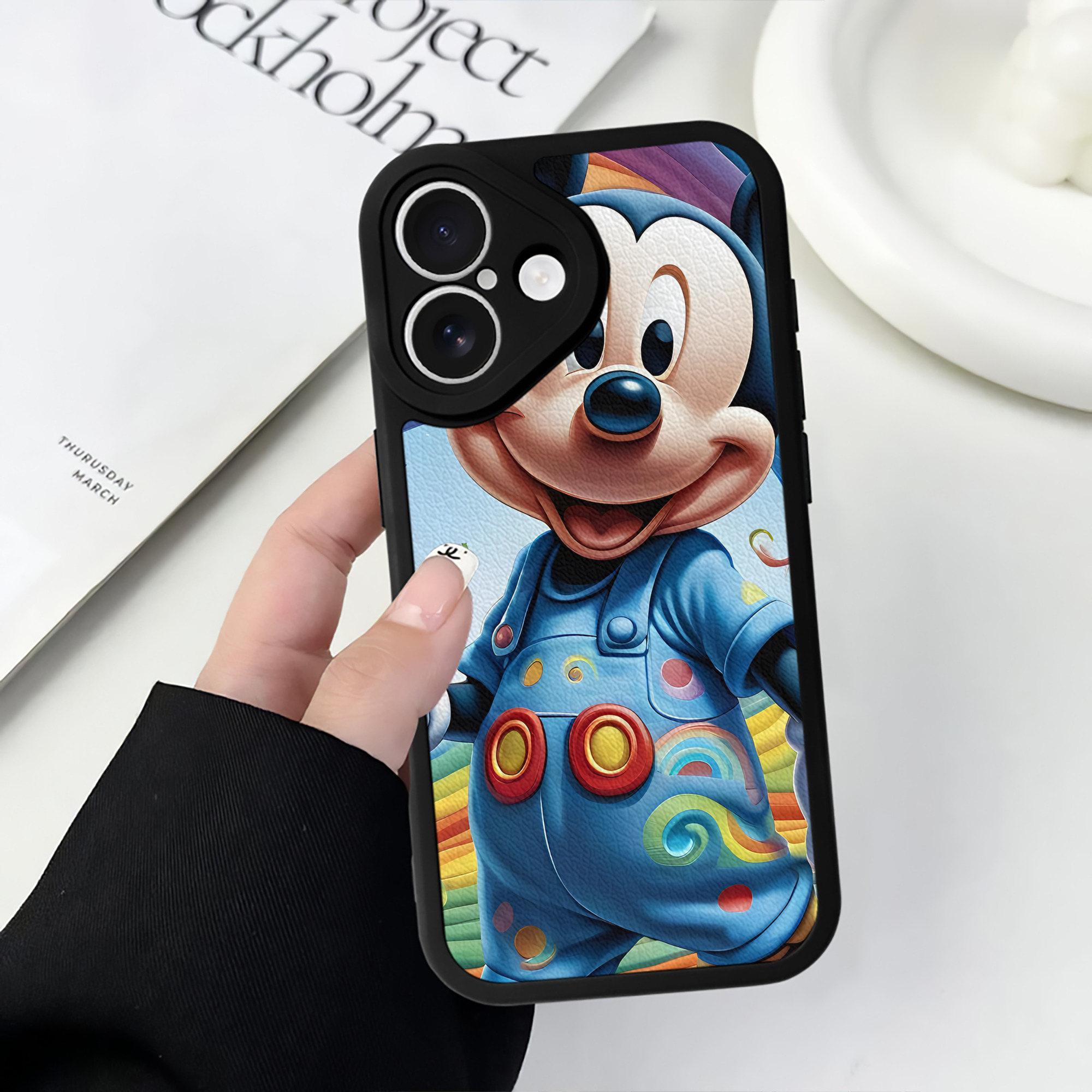（画像用） ミッキーマウス Mickey Mouse 【iPhone 16シリーズ対応】シリコンスマホケース（レザー調） 材質：シリコン